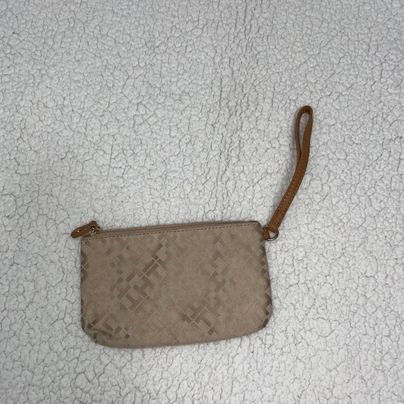 Clutch - Picture 2 of 2